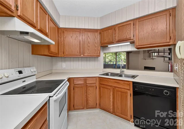 Photo 4 of Condo for sale at 2559 Stockbridge Dr #B, Charlotte, NC 28210 | MLS# 4436117 | Listing updated on 2026-10-28