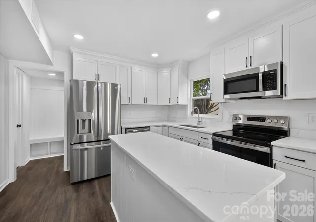 Photo 3 of Single family home for sale at 12108 Parks Farm Ln, Charlotte, NC 28277 | MLS# 4436118 | Listing updated on 2026-10-24