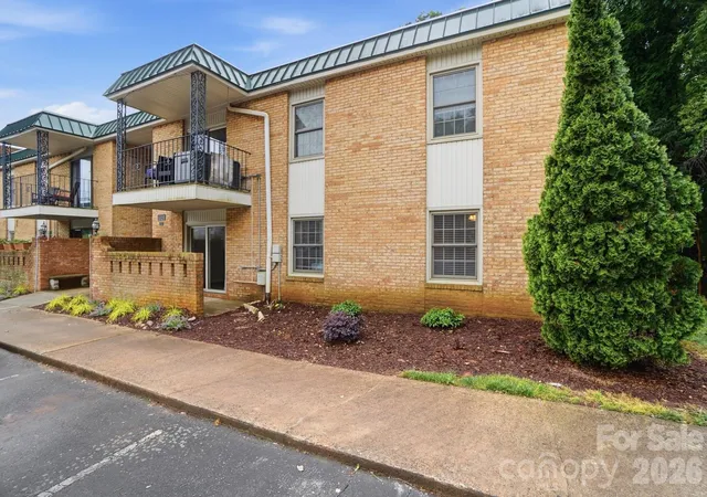 Listing Photo 2 - Condo for sale in building located at 4754 Hedgemore Dr, Charlotte, NC 28209 - Unit #N
