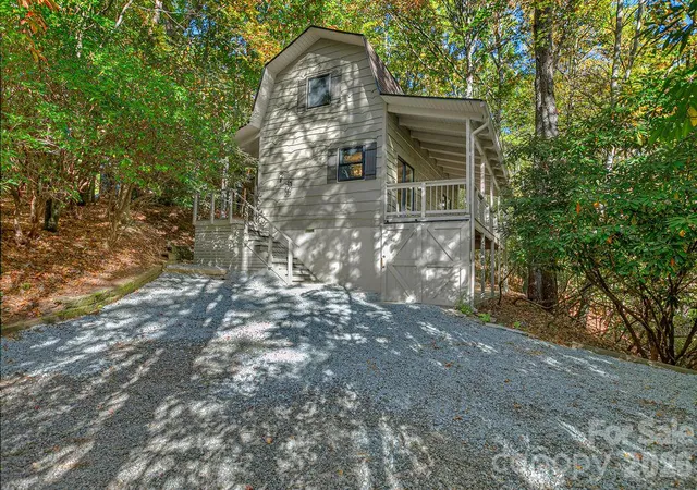 Photo 2 of Single family home for sale at 1152 Soquili Dr, Brevard, NC 28712 | MLS# 4436143 | Listing updated on 2026-10-29