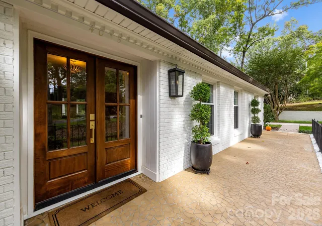 Photo 1 of Single family home for sale at 4015 Oldfield Rd, Charlotte, NC 28226 | MLS# 4436144 | Listing updated on 2026-10-22