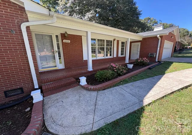 Photo 3 of Single family home for sale at 1212 Brookwood Dr #32, Shelby, NC 28150 | MLS# 4436145 | Listing updated on 2026-10-20