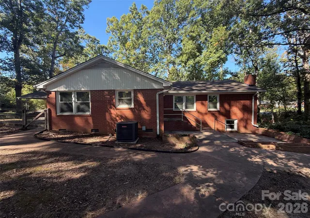 Photo 4 of Single family home for sale at 2006 Overhill Dr, Monroe, NC 28110 | MLS# 4436153 | Listing updated on 2026-10-20