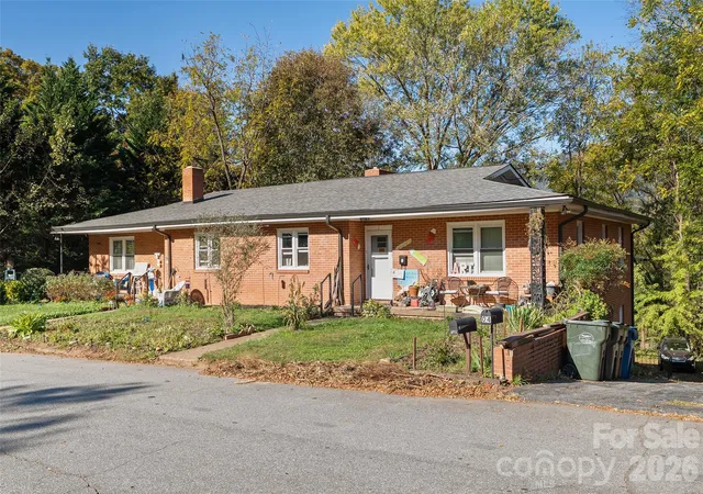 Photo 1 of Multi family home for sale at 152 Tate St, Waynesville, NC 28786 | MLS# 4436155 | Listing updated on 2026-10-23