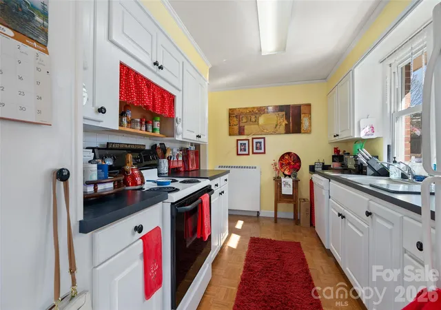 Photo 3 of House for sale at 152 Tate St, Waynesville, NC 28786 | MLS# 4436155 | Listing updated on 2026-10-23