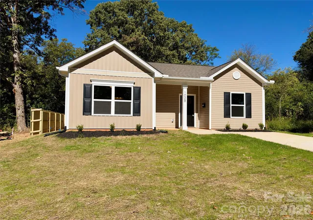 Photo 1 of Single family home for sale at 1028 Saratoga Dr, Charlotte, NC 28208 | MLS# 4436160 | Listing updated on 2026-10-23