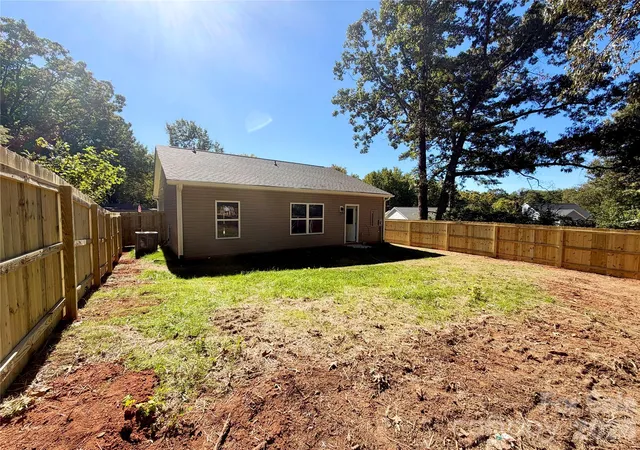 Photo 3 of Single family home for sale at 1028 Saratoga Dr, Charlotte, NC 28208 | MLS# 4436160 | Listing updated on 2026-10-23