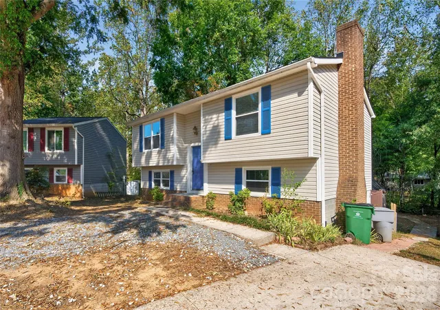 Photo 1 of Single family home for sale at 5011 Forest Mountain Ct, Charlotte, NC 28227 | MLS# 4436173 | Listing updated on 2026-10-20