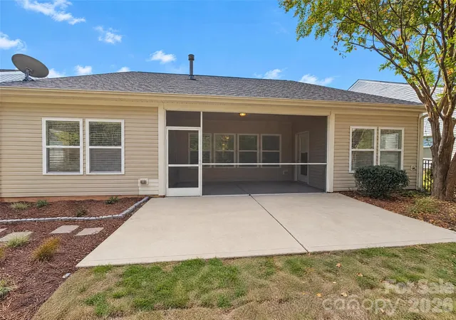 Photo 4 of Single family home for sale at 2411 Bergamot St, Fort Mill, SC 29708 | MLS# 4436177 | Listing updated on 2026-10-21