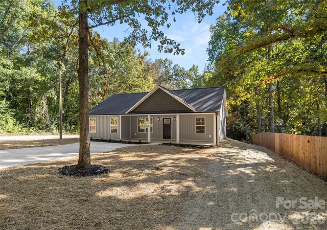 Photo 1 of Single family home for sale at 1922 Fender Ln, Lancaster, SC 29720 | MLS# 4436181 | Listing updated on 2026-10-25