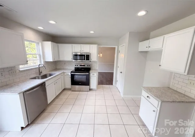 Photo 2 of Single family home for sale at 815 Southridge Dr, Monroe, NC 28112 | MLS# 4436188 | Listing updated on 2026-10-21