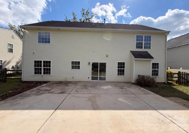 Photo 4 of Single family home for sale at 815 Southridge Dr, Monroe, NC 28112 | MLS# 4436188 | Listing updated on 2026-10-21