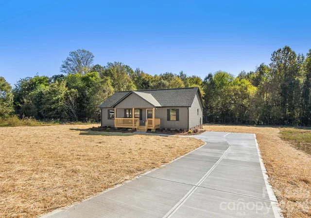Photo 3 of Single family home for sale at 179 Springlake Rd, York, SC 29745 | MLS# 4436191 | Listing updated on 2026-10-24
