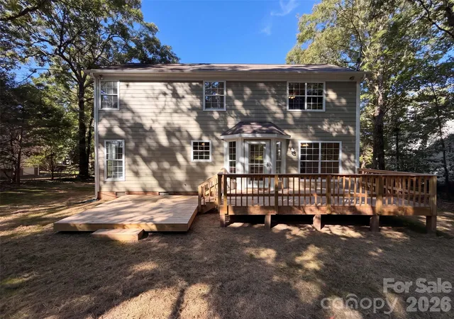Photo 4 of Single family home for sale at 8224 Hunley Ridge Rd, Matthews, NC 28104 | MLS# 4436204 | Listing updated on 2026-10-21