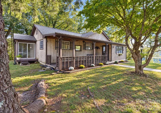 Photo 3 of Single family home for sale at 62 Hughey Dr, Mills River, NC 28759 | MLS# 4436207 | Listing updated on 2026-10-21