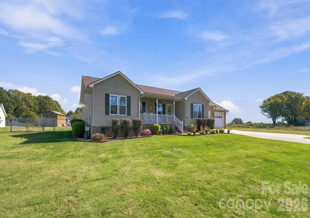Single family home for sale at 643 Shoal Rd, Lincolnton, NC 28092 | MLS# 4436248 | Listing updated on 2026-10-31