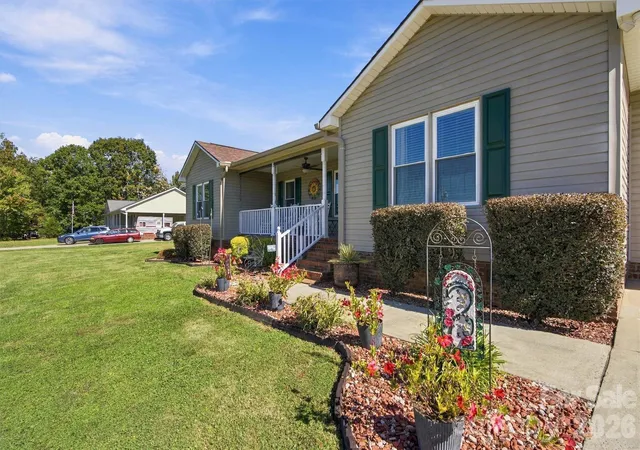 Photo 3 of Single family home for sale at 643 Shoal Rd, Lincolnton, NC 28092 | MLS# 4436248 | Listing updated on 2026-10-31