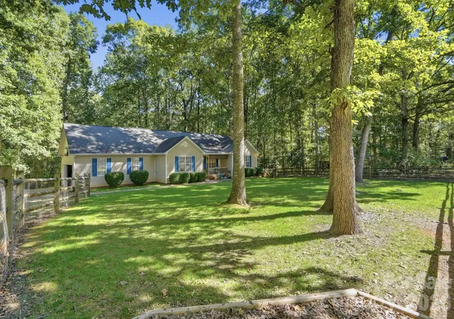 Photo 2 of Single family home for sale at 8610 Lochinvar Dr, Charlotte, NC 28227 | MLS# 4436249 | Listing updated on 2026-10-22