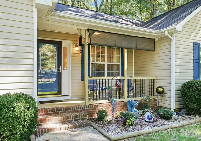 Photo 4 of Single family home for sale at 8610 Lochinvar Dr, Charlotte, NC 28227 | MLS# 4436249 | Listing updated on 2026-10-22