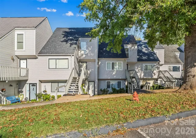 Listing Photo 1 - Condo for sale in building located at 1050 21St Ave, Hickory, NC 28601