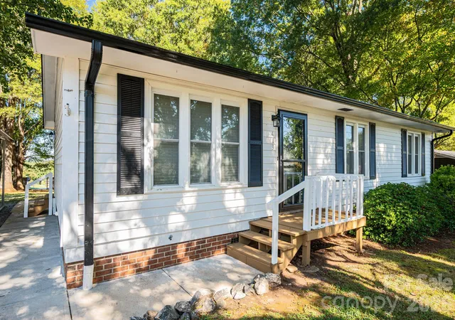 Photo 2 of Single family home for sale at 413 E Klutz St, Maiden, NC 28650 | MLS# 4436291 | Listing updated on 2026-10-23