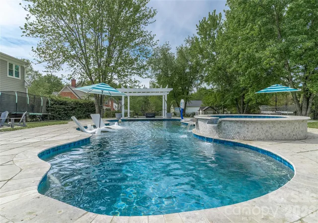 Photo 1 of Single family home for sale at 16647 Greenfarm Rd, Huntersville, NC 28078 | MLS# 4436296 | Listing updated on 2026-10-31