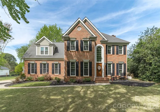 Photo 1 of Single family home for sale at 16647 Greenfarm Rd, Huntersville, NC 28078 | MLS# 4436296 | Listing updated on 2026-10-31