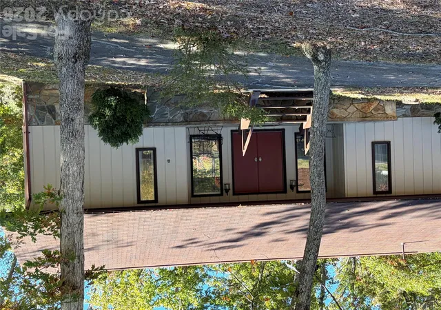 Photo 3 of Single family home for sale at 592 Carters Ridge Rd, Spruce Pine, NC 28777 | MLS# 4436298 | Listing updated on 2026-10-20