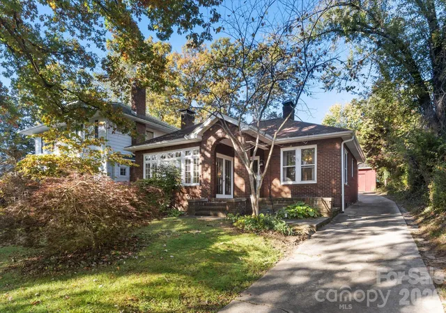 Single family home for sale at 1527 Druid Hills Ave, Hendersonville, NC 28791 | MLS# 4436303
