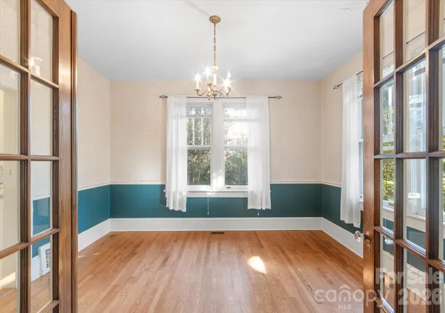 Photo 3 of Single family home for sale at 1527 Druid Hills Ave, Hendersonville, NC 28791 | MLS# 4436303 | Listing updated on 2026-10-30