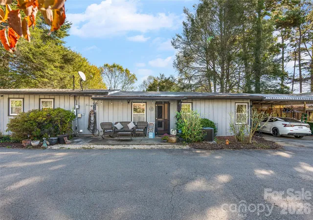 Photo 1 of Single family home for sale at 331 Brevard Rd, Asheville, NC 28806 | MLS# 4436306 | Listing updated on 2026-10-30
