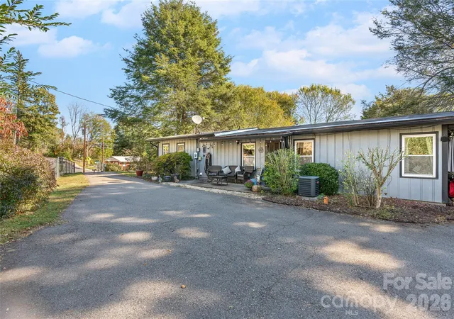 Photo 2 of Single family home for sale at 331 Brevard Rd, Asheville, NC 28806 | MLS# 4436306 | Listing updated on 2026-10-30