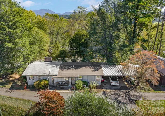 Photo 4 of Single family home for sale at 331 Brevard Rd, Asheville, NC 28806 | MLS# 4436306 | Listing updated on 2026-10-30