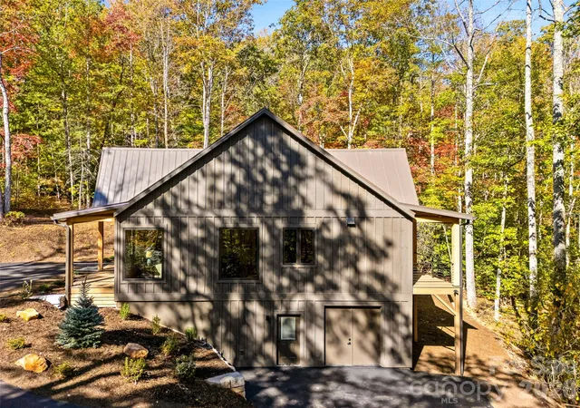 Photo 2 of Single family home for sale at 384 Green Holw Ln, Brevard, NC 28712 | MLS# 4436309 | Listing updated on 2026-10-26