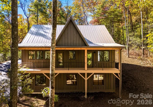 Photo 3 of Single family home for sale at 384 Green Holw Ln, Brevard, NC 28712 | MLS# 4436309 | Listing updated on 2026-10-26
