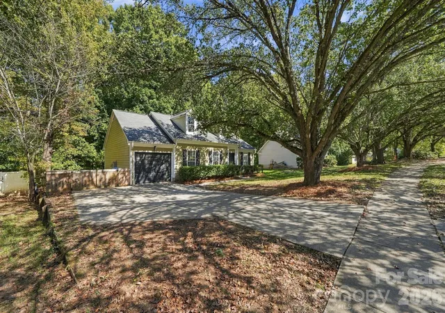 Photo 1 of Single family home for sale at 13737 Gatestone Ln, Pineville, NC 28134 | MLS# 4436317 | Listing updated on 2026-10-28
