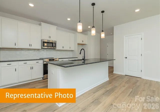 Photo 4 of Single family home for sale at 4224 Ruth Crk Ct, Charlotte, NC 28216 | MLS# 4436322 | Listing updated on 2026-10-21