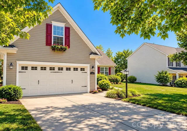 Photo 3 of Single family home for sale at 112 Ashton Blf Cir, Mount Holly, NC 28120 | MLS# 4436335 | Listing updated on 2026-10-29