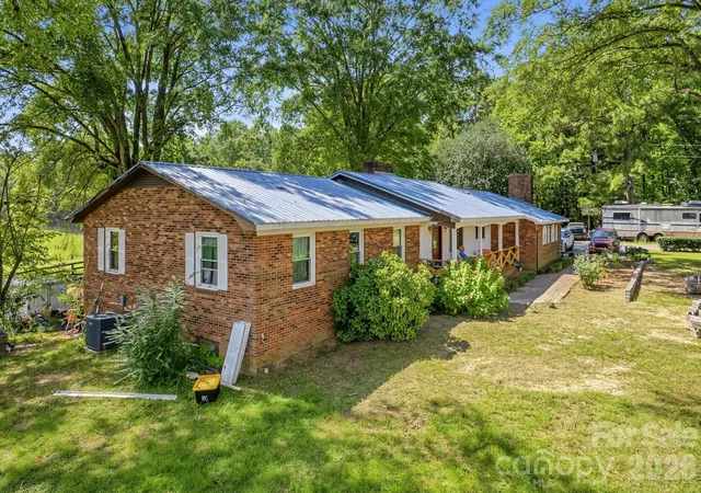 Photo 3 of Single family home for sale at 2661 Nc 24/27 Hwy W, Mount Gilead, NC 27306 | MLS# 4436352 | Listing updated on 2026-10-26