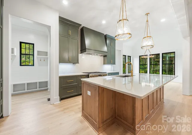 Photo 4 of Single family home for sale at 5549 Fairview Rd, Charlotte, NC 28209 | MLS# 4436354 | Listing updated on 2026-10-28