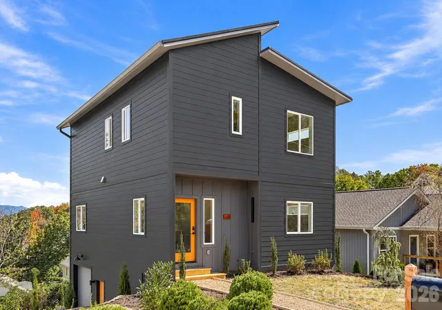 Single family home for sale at 20 Laurel Loop, Asheville, NC 28806 | MLS# 4436366 | Listing updated on 2026-10-26