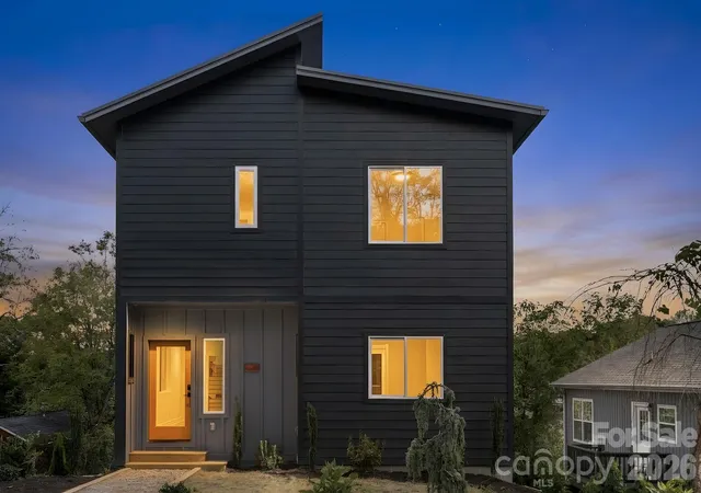 Photo 2 of Single family home for sale at 20 Laurel Loop, Asheville, NC 28806 | MLS# 4436366 | Listing updated on 2026-10-26
