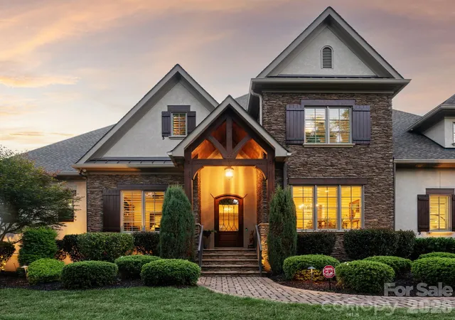 Photo 3 of Single family home for sale at 7805 Clovervale Dr, Waxhaw, NC 28173 | MLS# 4436372 | Listing updated on 2026-10-30