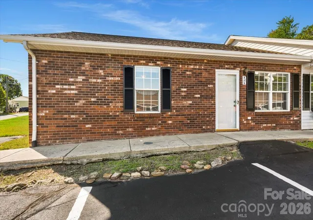 Townhouse for sale at 121 24th Street NW, Hickory, NC 28601 | MLS# 4436384