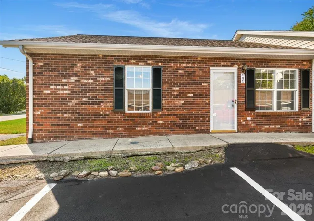 Photo 1 of Townhouse for sale at 121 24th Street NW, Hickory, NC 28601 | MLS# 4436384 | Listing updated on 2026-10-26