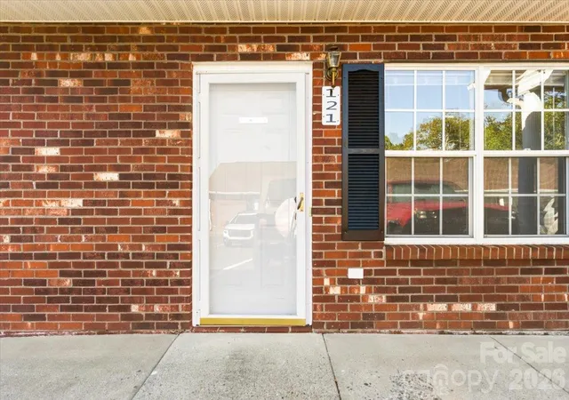 Photo 2 of Townhouse for sale at 121 24th Street NW, Hickory, NC 28601 | MLS# 4436384 | Listing updated on 2026-10-26