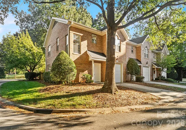 Photo 2 of Townhouse for sale at 4766 Hunter Crst Ln, Charlotte, NC 28209 | MLS# 4436392 | Listing updated on 2026-10-26