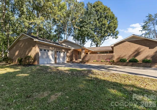 Photo 2 of Single family home for sale at 2129 Mid Oak Ln, Lincolnton, NC 28092 | MLS# 4436403 | Listing updated on 2026-10-29