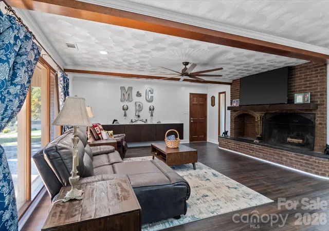 Photo 4 of Single family home for sale at 2129 Mid Oak Ln, Lincolnton, NC 28092 | MLS# 4436403 | Listing updated on 2026-10-29