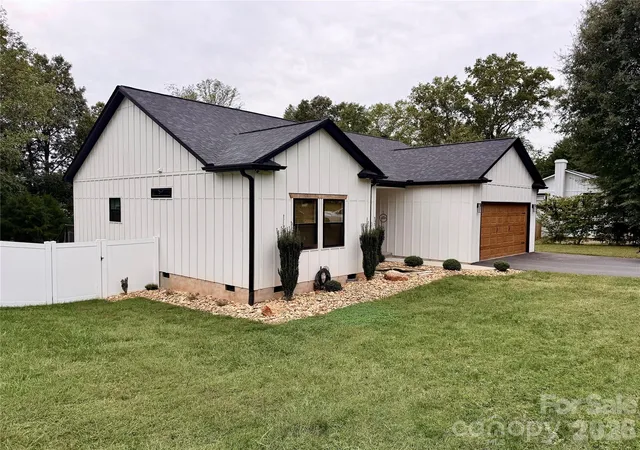 Single family home for sale at 4347 Greenbriar Dr #3, Hickory, NC 28602 | MLS# 4436406